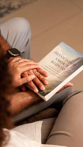 Image of Devocional amor y respeto: 52 semanas para experimentar el amor y el respeto en tu matrimonio (Spanish Edition)