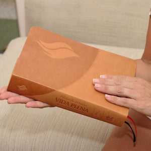 Biblia de Estudio Vida Plena Ampliada y Actualizada Símil Piel Marrón