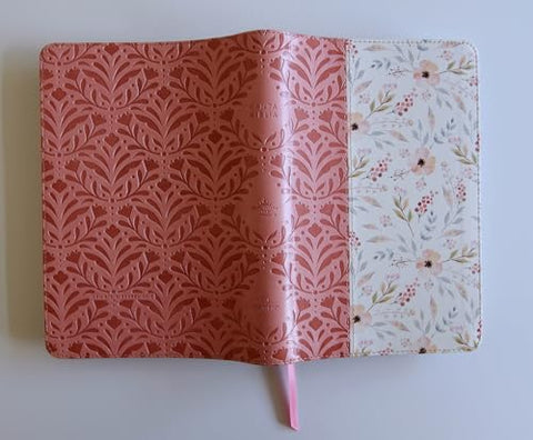 Image of Biblia RVR 1960 Letra Gigante Rosada con Flores Símil Piel